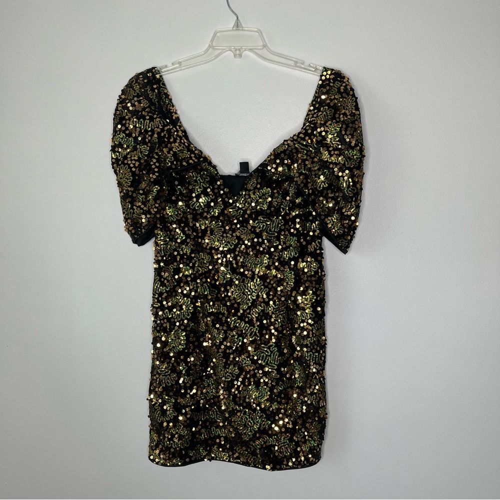 Pretty Little Thing Plus Mini Black and Gold V-Neck Sequin Dress Size 12